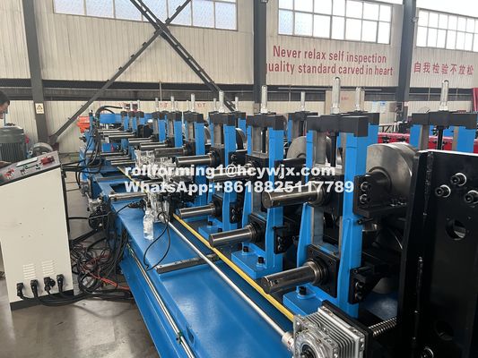 Một nhấp chuột CZ Purlin Interchange Roll Forming Machine Chain Drive