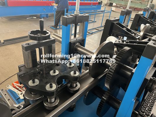 Một nhấp chuột CZ Purlin Interchange Roll Forming Machine Chain Drive