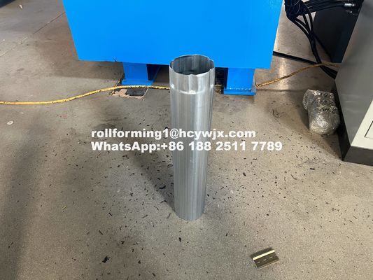 0.45-0.6mm Độ dày vật liệu Downspout Roll Forming Machine với động cơ 5.5kw