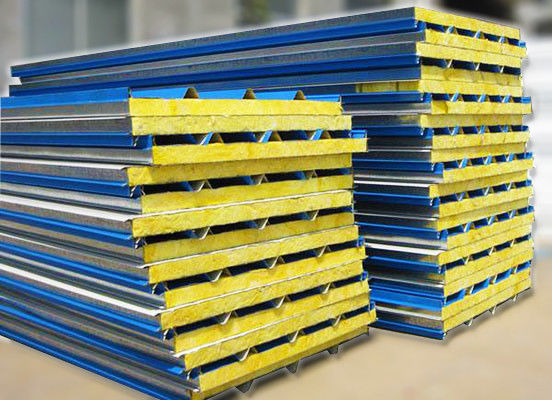 Màu thép xốp Sandwich Panel cuộn máy ép thủy lực cắt