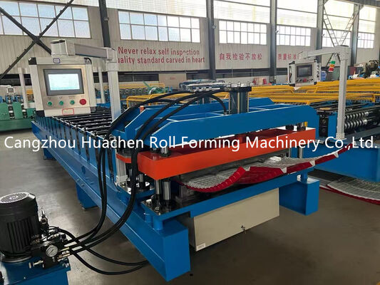 Máy tạo cuộn tấm mái nhà bằng thép màu với tốc độ 15-20m / phút, 45 # Thép quenching và plating rollers, và hệ thống điều khiển PLC